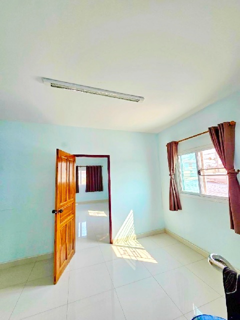 ตลาดพระเงิน 1.6 กม. วัดส้มเกลี้ยง ให้เช่าทาวน์เฮาส์ 2 ชั้น 19 ตร.วา.152 ตร.ม.ปลายบาง ตลาดพระราม5 3.5กม.2 นอน 2 น้ำ รพ.บางใหญ่ 3.4 กม.