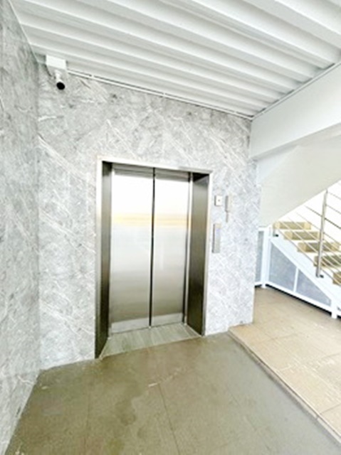 ราชพฤษ์ อาคารสำนักงานใหม่เอี่ยม 5 ชั้น 300 ตร.วา  ปตท.ชัยพฤกษ์-บางบัวทอง 450ม. เกาะเกร็ด 3.77กม. ลภาวันโครงการ 8 400ม.