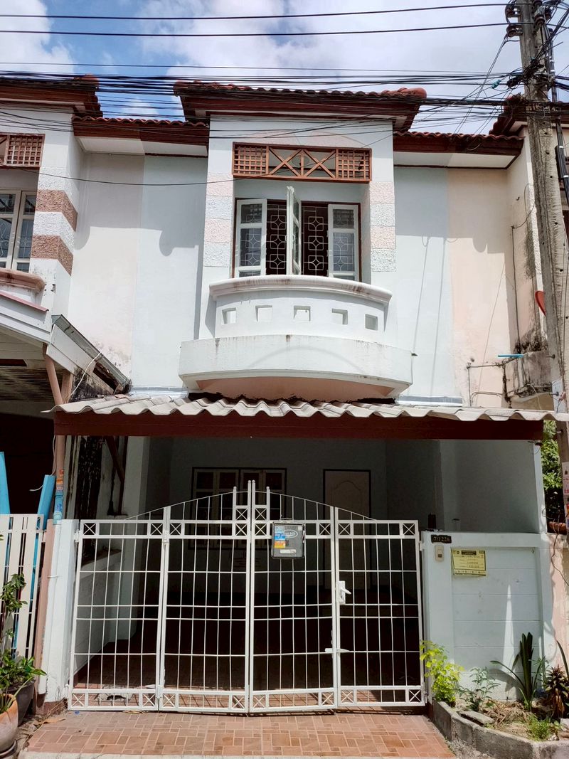 townhome  หมู่บ้านปิยวรารมย์3 พท. 16 ตร.วา 3 BR 1250000 THAI BAHT สวย นนทบุรี   