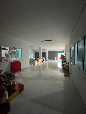 ขายตึก 4 ชั้น ใจกลางเมือง แหล่งชุมชน ใกล้นิคมอมตะนคร นาป่า ชลบุรี FP-B0883