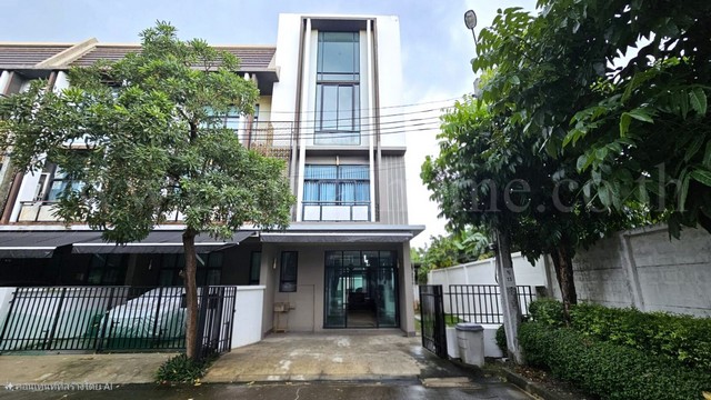 ทาวน์โฮม ฟลอร่า วงศ์สว่าง 35.7 ตารางวา บางเขน นนทบุรี หลังริม