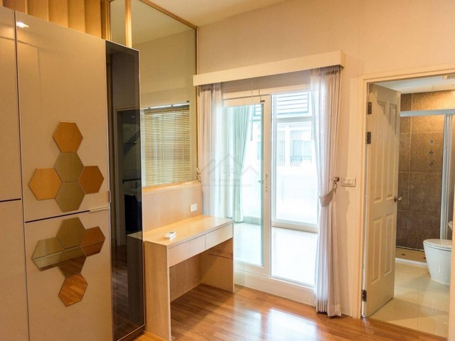 ให้เช่าทาวน์เฮ้าส์ 3 ชั้นหลังมุม 3 ห้องนอน บ้านกลางเมือง เออร์บาเนี่ยน พระราม 9-ลาดพร้าว เลียบด่วน ใกล้ MRT ลาดพร้าว