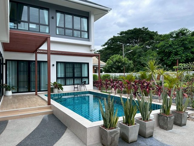 ให้เช่าพูลวิลล่า 2 ชั้น ตกแต่งสวย สไตล์โมเดิร์น ดอยสะเก็ด