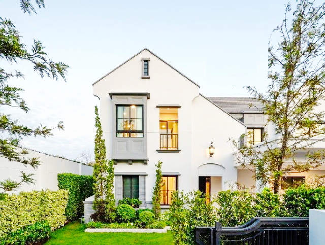 มุมหรูหรา 2ชั้น พระราม 9 กรุงเทพกรีฑาตัดใหม่ ให้เช่าบ้าน 4นอน รร.นานาชาติแอสคอต 800 ม. นันทวัน 1110ตร.วา. 310ตร.ม. 5 น้ำ กลิ่นอายฝรั่งเศส 