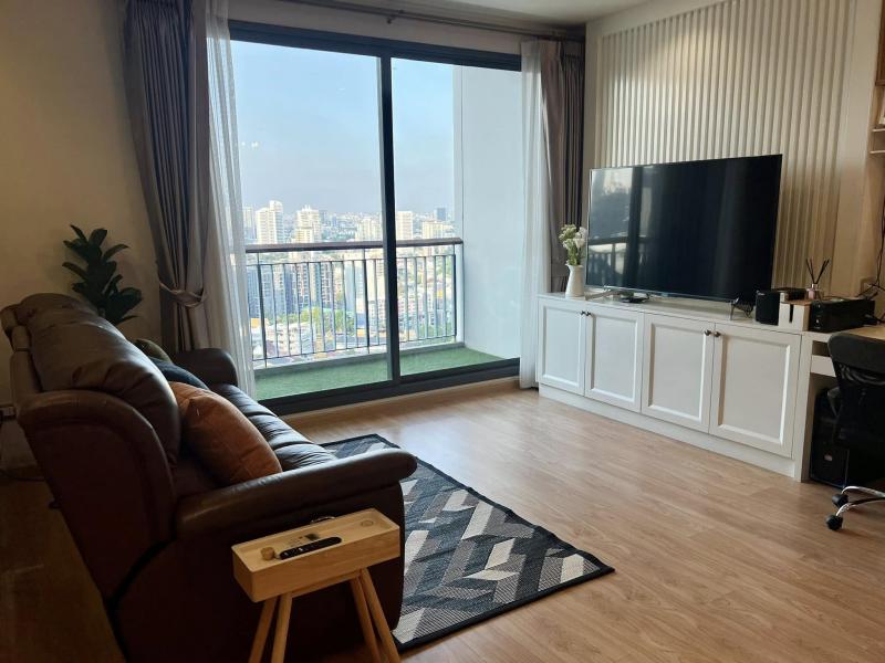 Rhythm Sukhumvit 42 spacious safe quiet 27th floor BTS Ekkamai