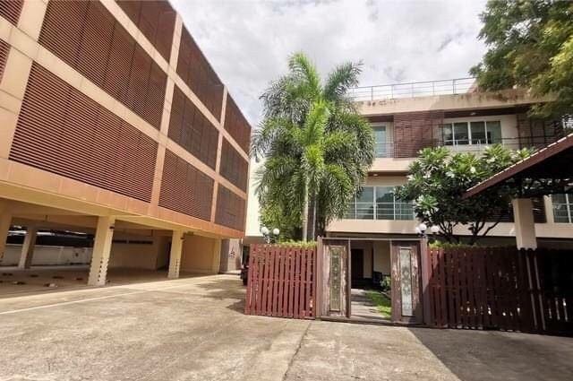 ขายที่ดินพร้อมบ้านและออฟฟิศ สุขุมวิท101 แยกปุณณวิถี34  เนื้อที่ 1-1-62 ไร่ 