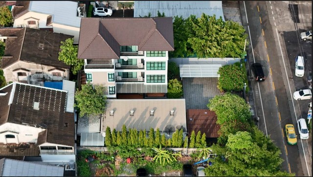 ขายโฮมออฟฟิศ 4 ชั้น  พร้อมอาคารเอนกประสงค์ชั้นเดียว 1 หลัง เนื้อที่ 202 ตารางวา