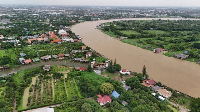 ขายที่ดินถมแล้ว ราคาถูก ติดแม่น้ำเจ้าพระยา  ตรงข้ามเกาะเกร็ด ท่าอิฐ เนื้อที่ 4-1-27 ไร่