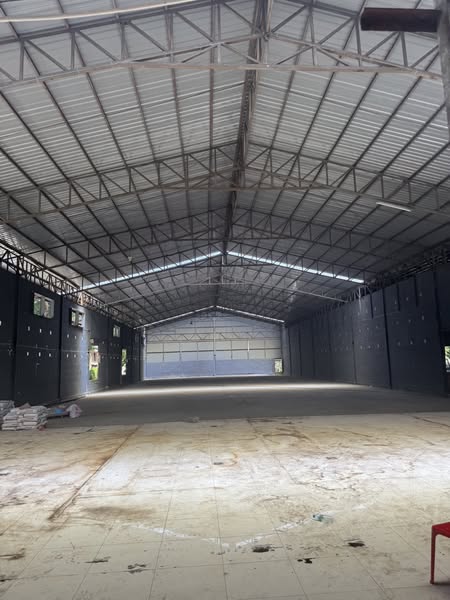 ให้เช่าอาคารโกดัง /คลังสินค้า พื้นที่ใช้สอย 2,400ตร.ม ออฟฟิศ น้ำ ไฟฟ้า100KVA  เชียงรากน้อย บางไทร จังหวัด อยุธยา ราคาเช่า 240,000 บ/ด