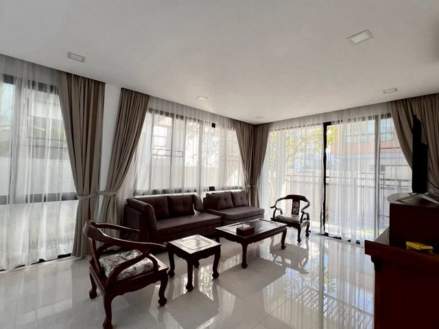 ให้เช่าพูลวิลล่าหรู ทำเลดี ใจกลางเมือง เข้าเมืองง่าย