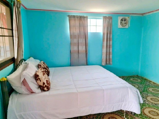 ทองสมบูรณ์คลับ 2.49กม.  ตลาดไนท์ปากช่อง 5.9 กม. ให้เช่าบ้านไร่องุ่น 2ชั้น 150ตร.วา. 300ตร.ม.บ้านพักไร่องุ่น 3 นอน 3 น้ำ