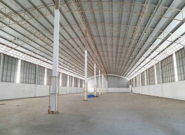 ให้เช่าโกดังสินค้าพานทองชลบุรี  1,400 ตารางเมตร เหมาะสำหรับคลังสินค้า ว่าง 1 โกดัง