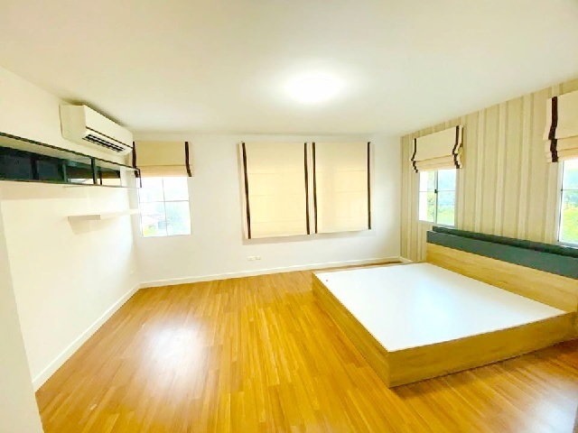 ถ.นครอินทร์ พระราม5 เดอะวอล์ค ราชพฤกษ์ 1.9 กม.MRTบางพลู 4.4กม. ให้เช่าบ้านเ 2ชั้น 56ตร.วา. 230ตร.ม รร.นานาชาติดราก้อน 1.2กม. 3นอน 3น้ำ