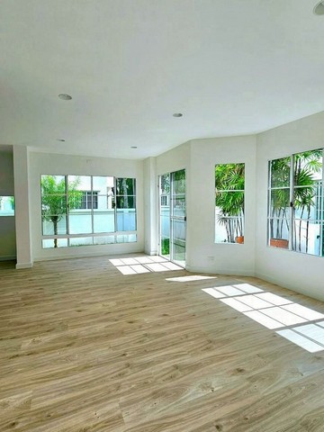 บ้านสวย ทำเลดี รีโนเวทใหม่ทั้งหลัง โครงการ สีวลี คลองชล