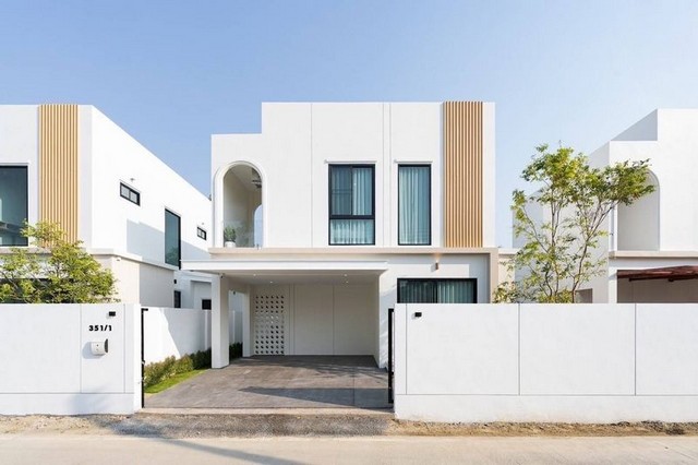 บ้านสร้างใหม่ 2 ชั้น สไตล์โมเดิร์น สวยสะดุดตา ตกแต่งครบ หางดง