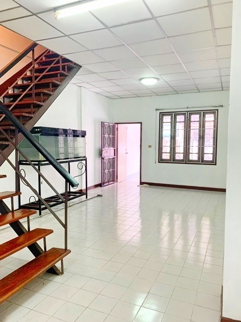 รัชดา MRTวงศ์สว่าง 900ม. เมเจอร์ ซีนีเพล็กซ์ รัชโยธิน 5.31กม. ถูกที่สุดในโลก พระจอมเกล้าพระนครเหนือ 18ตรว. 158ตรม. 3นอน 2น้ำ 1-2จอดรถ