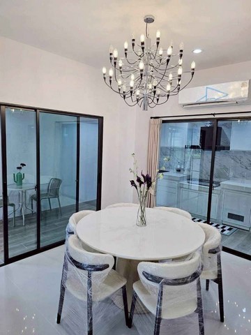 ให้เช่าทาวโฮม3ชั้น ใกล้ The Paseo รร.เตรียมอุดมศึกษาน้อมเกล้า  หลังมุม บ้านกลางเมือง พระราม9 - กรุงเทพกรีฑา