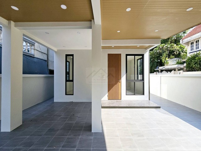 ขายบ้านเดี่ยว 2 ชั้นหลังมุม 42 ตรว. 3 ห้องนอน รีโนเวทใหม่ ถนนสุขุมวิท 60/1 ใกล้ BTS บางจาก 700 เมตร