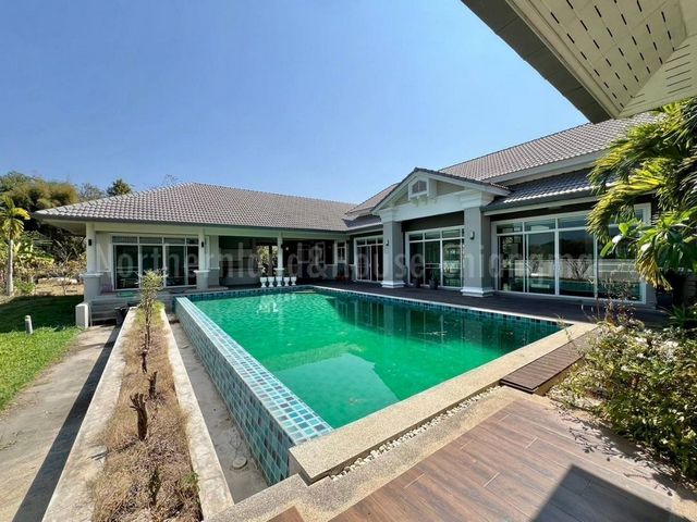 พูลวิลล่าสวย 29 ล้าน 6-0-40 ตรว. 4 นอน 6 น้ำ #พูลวิลล่าชั้นเดียว #โซนสันกำแพง #สไตล์โมเดิร์น ไม่ไกลเมือง เงียบสงบ #วิวทุ่งนา