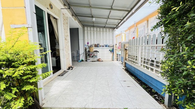 ทาวน์โฮม โกลเด้น ทาวน์ พระราม 2 หลังริม พื้นที่เยอะ