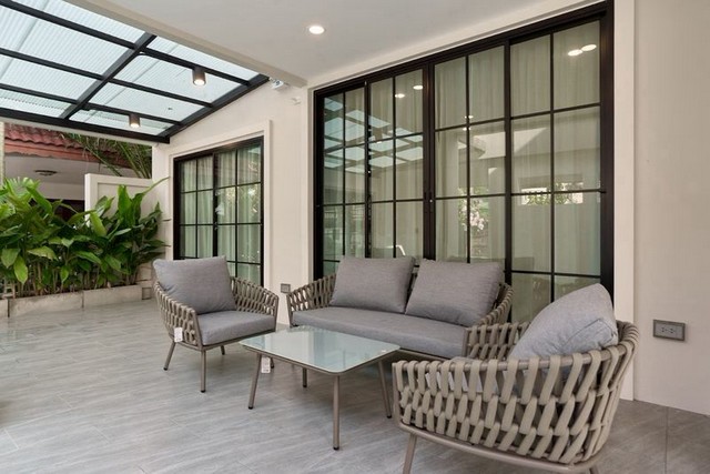 ราคาพิเศษ บ้านสร้างใหม่ 2 ชั้น สไตล์โมเดิร์น สันผักหวาน หางดง