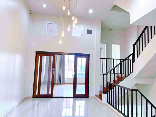 บ้านกลางเมือง 24 ตร.วา. รัขดา 699ม. MRT ลาดพร้าว 500 ม.ให้เช่าทาวน์โฮม 4 ชั้น 380 ตร.ม.  ซ. ลาดพร้าว 15-27 รร. นานาชาติโอ๊คเบอรี 4 นอน 