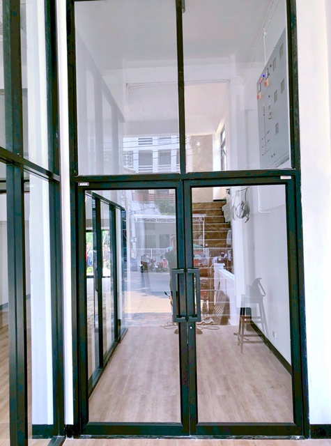 10แอร์ BTSบางจาก 500 ม. สุขุมวิท58-64  ให้เช่าโฮมออฟฟิศ 5 ชั้น 360ตร.ม. 19ตร.วา. รร.นานาชาติ แองโกล สิงคโปร์ 600 ม. 5ห้องเก็บของ 9น้ำ 