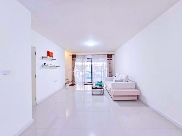 รัตนาธิเบศร์  เซ็นทรัล นอร์ทวิลล์ 2.8กม. 3นอน 3น้ำ4แอร์  ให้เช่า ทาวน์ อเวนิว MRTสามแยกบางใหญ่ เดิน 200 ม. 3ชั้น 20ตร.วา 170ตร.ม.