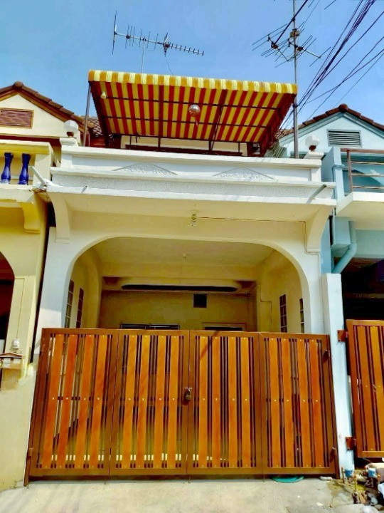 ไทวัสดุ พระราม2 1กม.ให้เช่าทาวน์โฮม 3 ชั้น 18 ตร.วา. 210 ตร.ม.เซ็นทรัล พระราม 2 2.9 กม.  2นอน 2น้ำ  MRT หลักสอง ถ.พระราม 2 