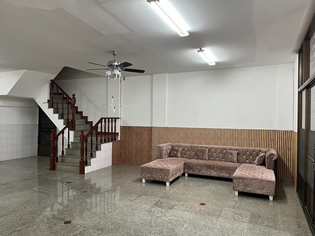 ให้เช่าทาวน์เฮ้าส์3ชั้น หมู่บ้าน ชลพฤกษ์ เพลส สมเด็จพระเจ้าตากสิน 41 ตรงข้าม ตลาดดาวคนอง