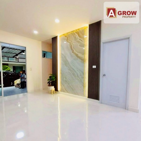 หมู่บ้านเดอะทรัสต์ ศรีนครินทร์-แพรกษา บ้านสวย ทำเลดี รีโนเวทใหม่ทั้งหลัง พร้อมเข้าอยู่