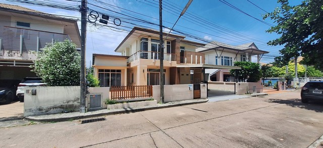 บ้านเดี่ยว 2 ชั้น พร้อม office บิวอินสไตล์ญี่ปุ่นทั้งหลัง พร้อม Genkan