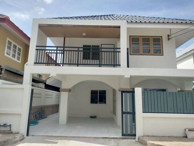 โซนสันทราย ราคาเบาๆ เพียง 1.99 ล้าน บ้านเดี่ยว 2 ชั้น #รีโนเวทใหม่ทั้งหลัง! #ใกล้วงแหวนรอบ3 บ้านสวย พร้อมเข้าอยู่ #น้ำไม่ท่วม