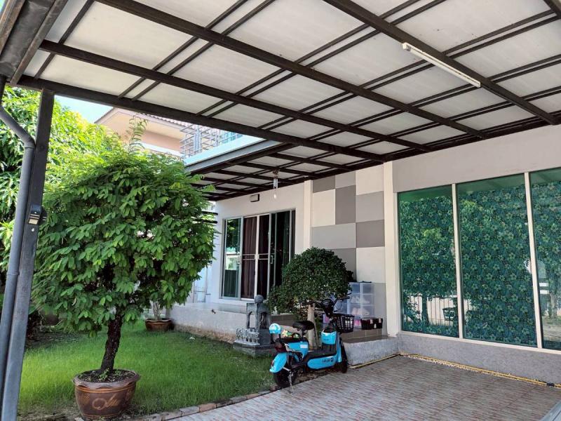 หมู่บ้านวิลล่าโนว่า กิ่งแก้ว บางตำรุ 3 นอน 3 น้ำ  3 ที่จอดรถในร่ม 1 ห้องทำงาน ราคาเช่า 26000 บาทต่อเดือน