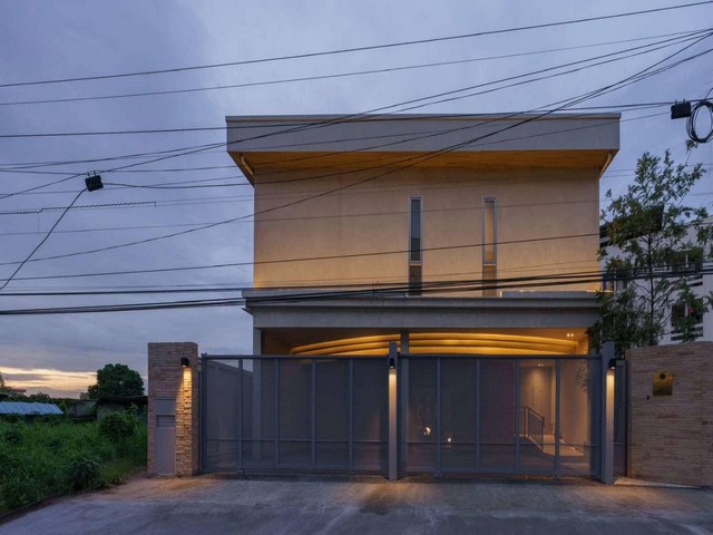 ขายบ้านเดี่ยวสร้างใหม่ 125 ตรว  5 ห้องนอน พร้อมสระว่ายน้ำ สวนขนาดใหญ่ ทำเลริมถนนใหญ่ ถนนสิรินธร ใกล้ทางด่วน ติดสถานีรถไฟฟ้า SRT บางบำหรุ