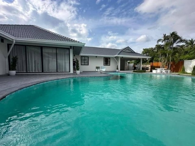 ขายบ้านสวยพัทยา สไตล์โมเดิร์น พร้อมเฟอร์นิเจอร์หรู และเครื่องใช้ไฟฟ้า FP-H956 