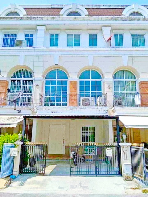 ราชมังคลากีฬาสถาน1 กม.พร้อมเฟอร์ แอร์ หัวหมาก19-23  กรุงเทพกรีฑา MR ศรีกรีฑา ใหญ่มาก! ให้เช่า ทาวน์เฮาส์ 3ชั้น 4นอน 20 ต.ร.วา. 5แอร์  