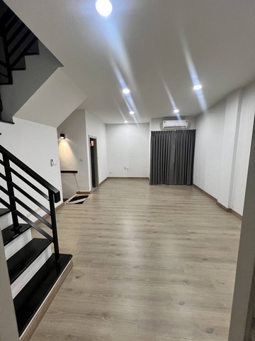 ให้เช่าโฮมออฟฟิศ 4 ชั้นทำเลทองลาดพร้าว-เกษตร-นวมินทร์ ใกล้ Central Festival EastVille และ Crystal Park!  