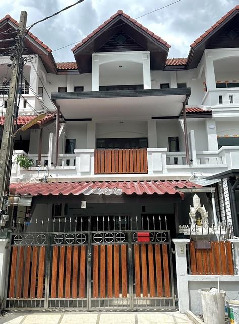 ให้เช่าทาวน์โฮม 3 ชั้น 4 ห้องนอน ซอยลาดพร้าว 101 ซอยโพธิ์แก้ว ใกล้เกษตรนวมินทร์ เลียบด่วนรามอินทรา เดินทางสะดวก เหมาะอยู่อาศัย