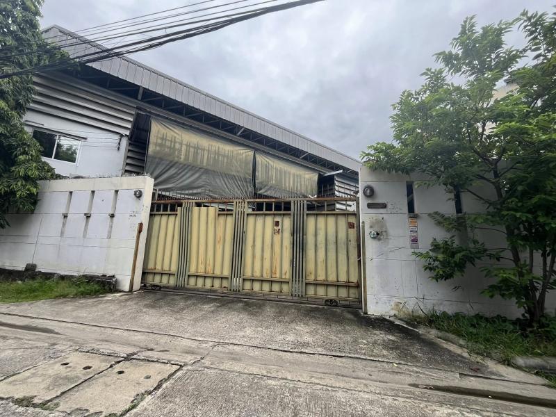 ให้เช่าโกดัง  Stand alone มีรั้วกั้นเป็นของตัวเอง  พื้นที่ 320 ตร.ม ถนนกรุงเทพ-นนท์ ซอย 3 ใกล้ MRT สายสีม่วง