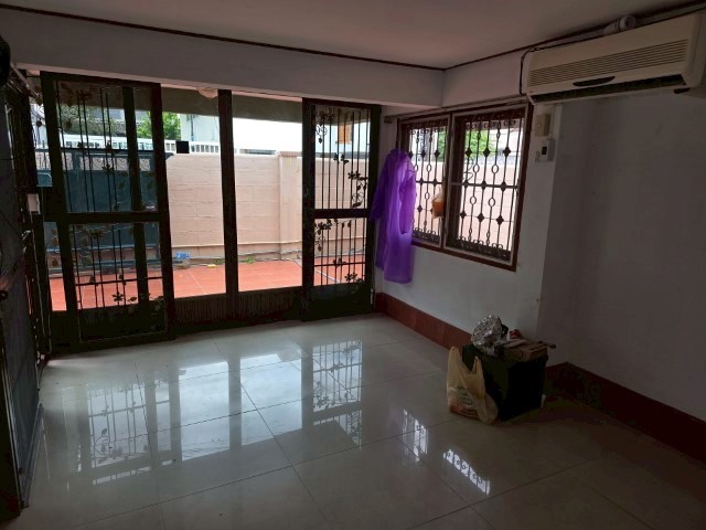 ให้เช่าบ้านเดี่ยว2ชั้น ถนนลาดพร้าว64 แอร์2เครื่องเฟอร์นิเจอร์ไม่มี มี4ห้องนอน3ห้องน้ำ ราคาเช่าเดือนละ35,000บาท