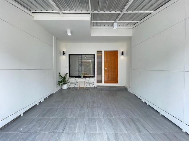 ขายทาวน์เฮาส์ 2 ชั้น 22 ตรว. ย่านนวมินทร์ 111 รีโนเวทใหม่ ใกล้ตลาดปัฐวิกรณ์