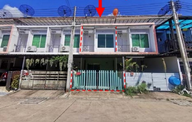 ขายทาวน์เฮ้าส์หมู่บ้านสมาร์ทแลนด์ นิวสไตล์ 2 ซอยชุมชนกลาง-สะพานสี่ ถนนสายห้วยปราบ-พันเสด็จใน ตำบลบ่อวิน อำเภอศรีราชา จังหวัดชลบุรี