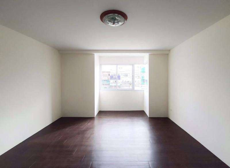 Vายอาคารพาณิชย์ 2ชั้นครึ่ง ทับมา ระยอง  Vายอาคารพาณิชย์ 2ชั้นครึ่ง ทับมา ระยอง