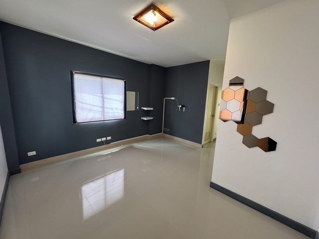 Vายและให้เช่าทาวน์เฮ้าส์ 2 ชั้น ใกล้ขนส่งใหม่ ไม่มีเฟอร์นิเจอร์