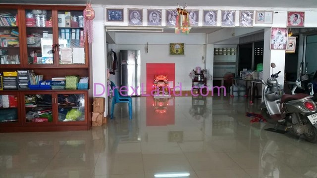 ขายอาคารพาณิชย์ 3 ชั้นครึ่ง 4 ห้อง 75 ตร.ว. ติดถนน เหมาะสำหรับทำธุรกิจ ใกล้พระปฐมเจดีย์  นครปฐม ห่างกรุงเทพประมาณ 1 ชั่วโมง