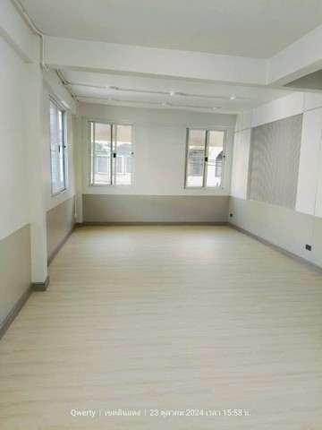 HR2688ให้เช่าโฮมออฟฟิศ 4 ชั้น รีโนเวทใหม่มากพร้อมใช้ อยู่ซอยรัชดาภิเษก ห่าง MRT รัชดา 300 เมตร