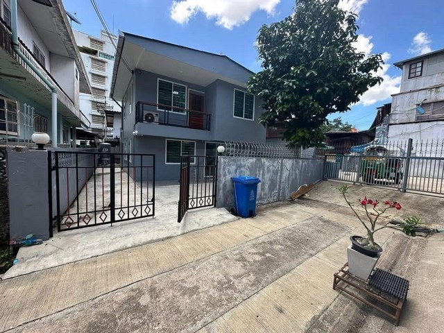 ให้เช่าบ้านเดี่ยว 2 ชั้น 35 ตรว 3 ห้องนอน ย่านดินแดง ใกล้อนุเสาวรีย์ชัย ใกล้ประตูน้ำ 