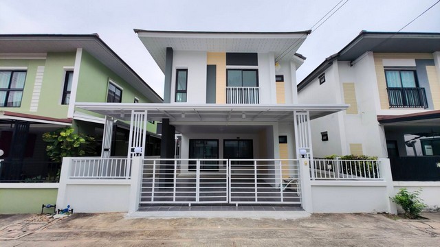 ขายบ้านแฝด2ชั้นใกล้ถนนข้าวหลาม อำเภอเมือง ชลบุรี บ้านแฝดสไตล์บ้านเดี่ยว เลี่ยงเมืองหนองมน รีโนเวทใหม่ กู้มีเงินเหลือ 3 นอน 3 น้ำ 2 จอดรถ