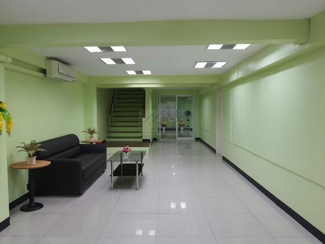 ให้เช่าอาคารพาณิชย์ 5 ชั้น+ชั้นดาดฟ้า 1,080 ตรม. มีลิฟท์ ซ.รัชดาภิเษก 22 ใกล้ MRT รัชดาภิเษก